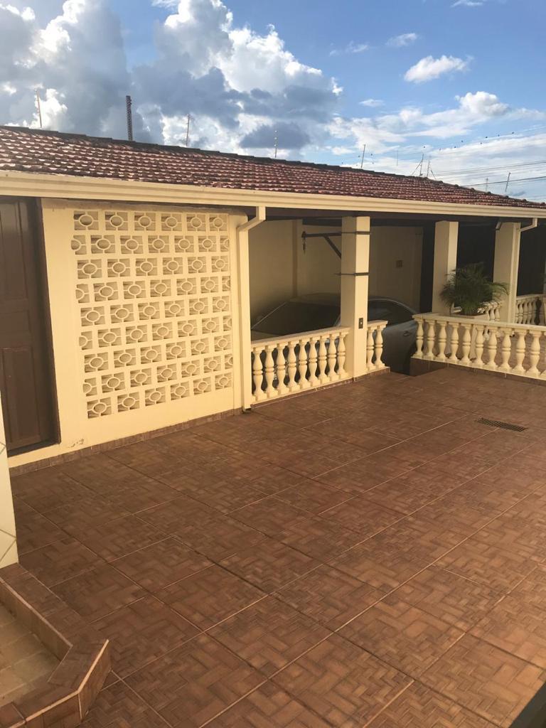 CASA EM EXELENTE LOCALIZAÇÃO