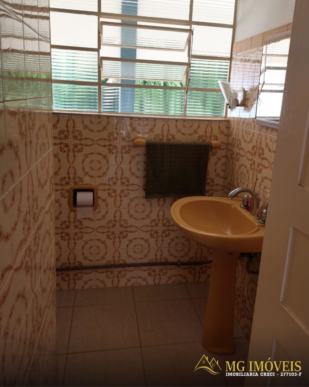 VENDO CASA COM PISCINA