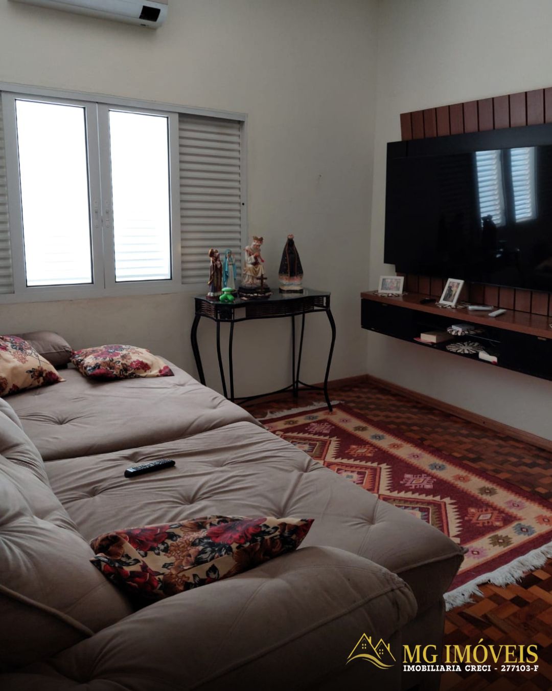 VENDO CASA COM PISCINA