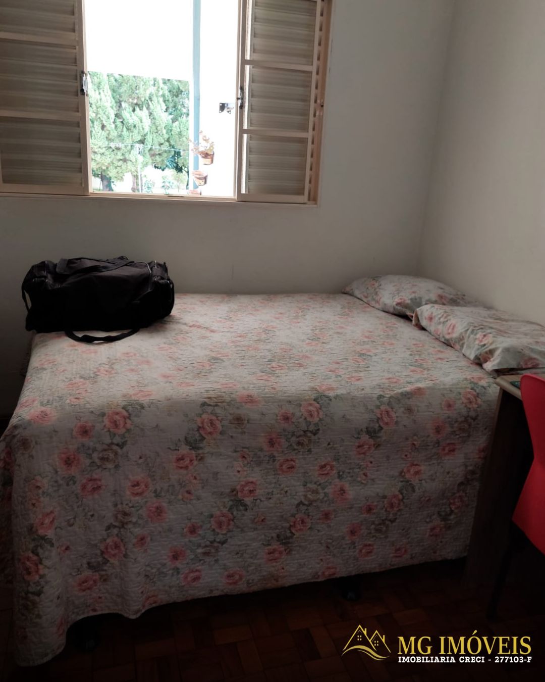 VENDO CASA COM PISCINA