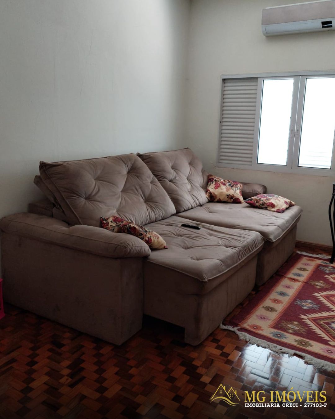 VENDO CASA COM PISCINA