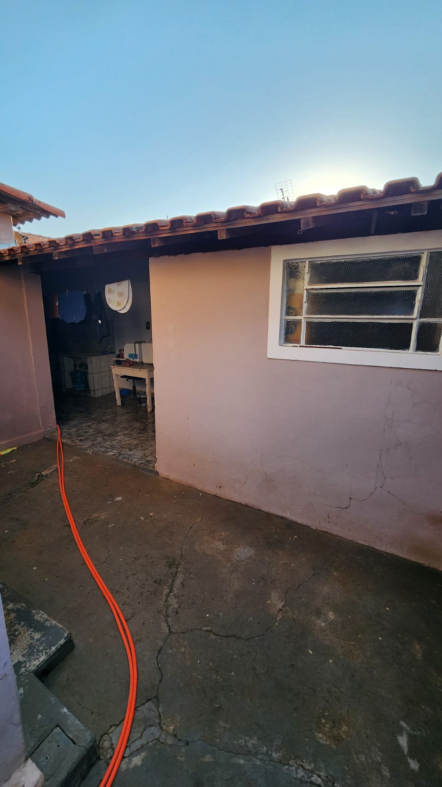 VENDO CASA COM SUÍTE