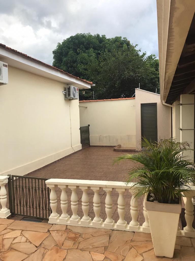 CASA EM EXELENTE LOCALIZAÇÃO