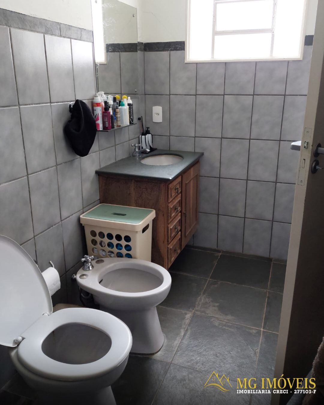 VENDO CASA COM PISCINA